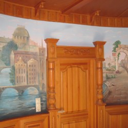 Фреска вокруг двери в Казани